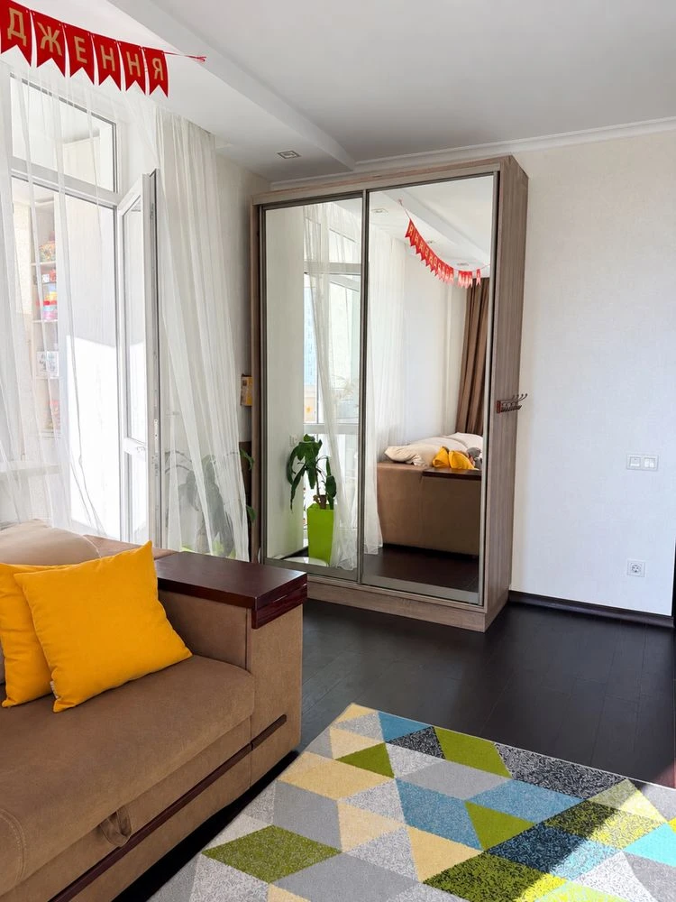2-room apartment Lake Parkview FOR SALE BY OWNER