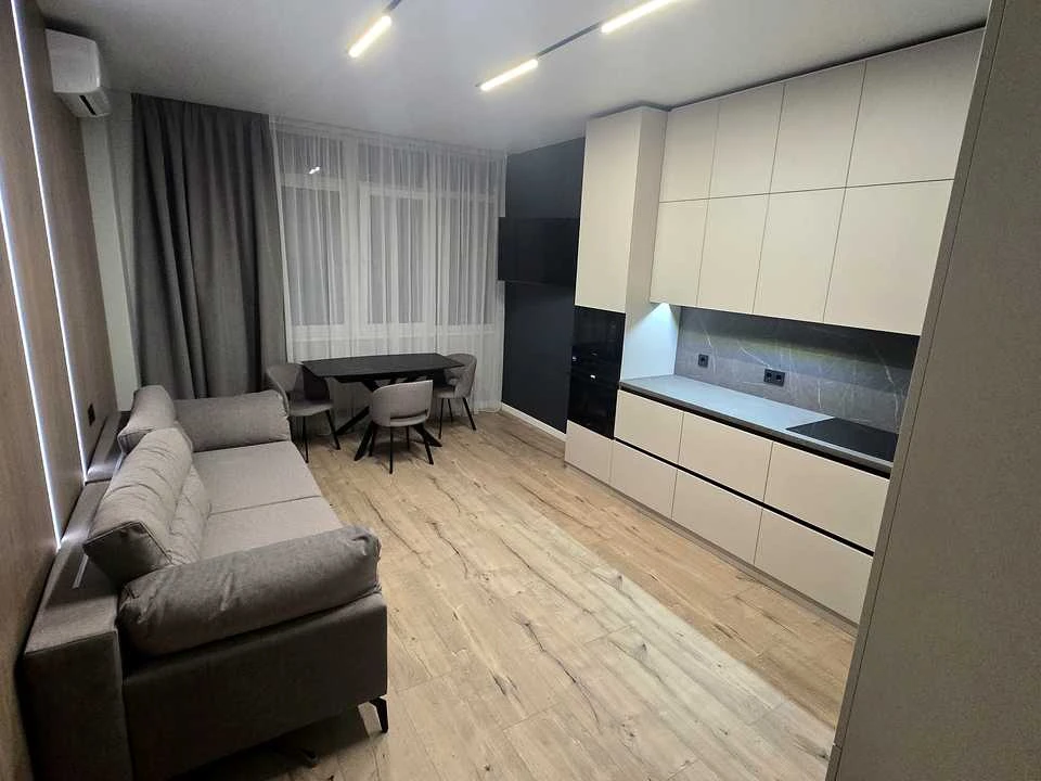 Apartment. Kyiv, Vyshorodska St.