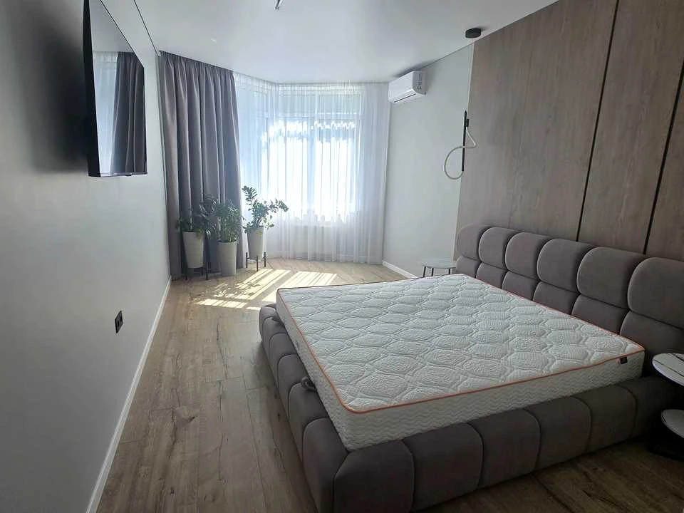Apartment. Kyiv, Vyshorodska St.