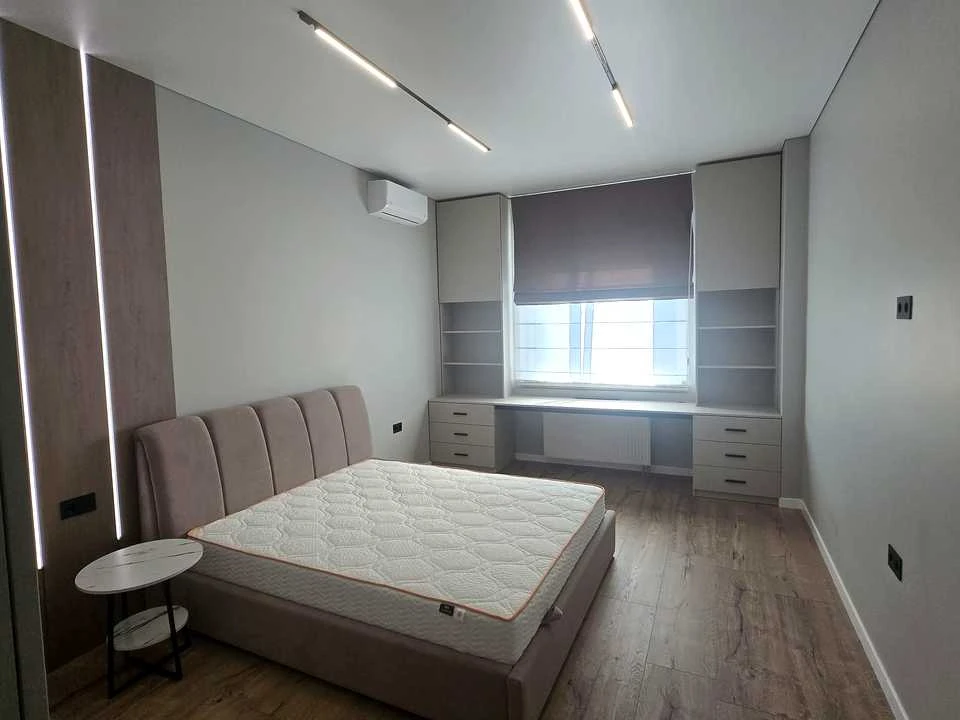 Apartment. Kyiv, Vyshorodska St.