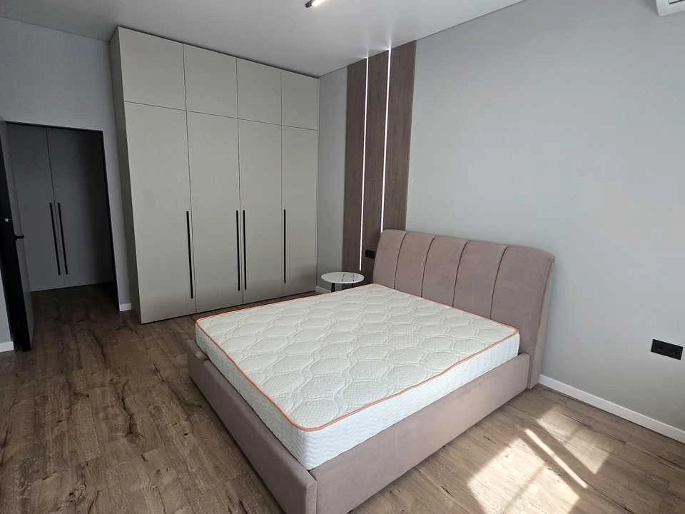 Apartment. Kyiv, Vyshorodska St.
