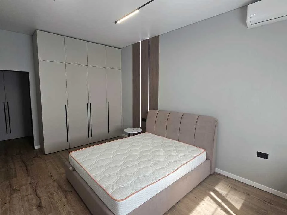 Apartment. Kyiv, Vyshorodska St.