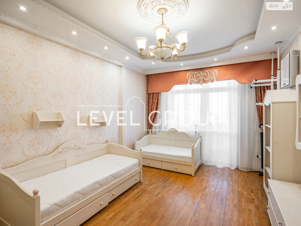Sale of Apartment in Left Bank District