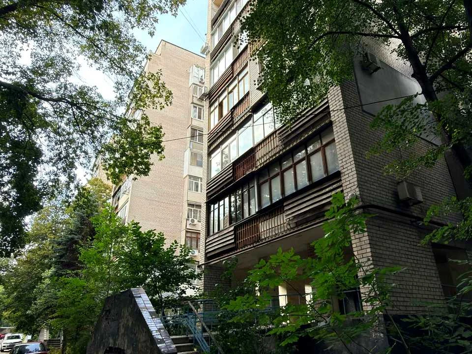 Квартира. Дніпро, Крутогірний узвіз