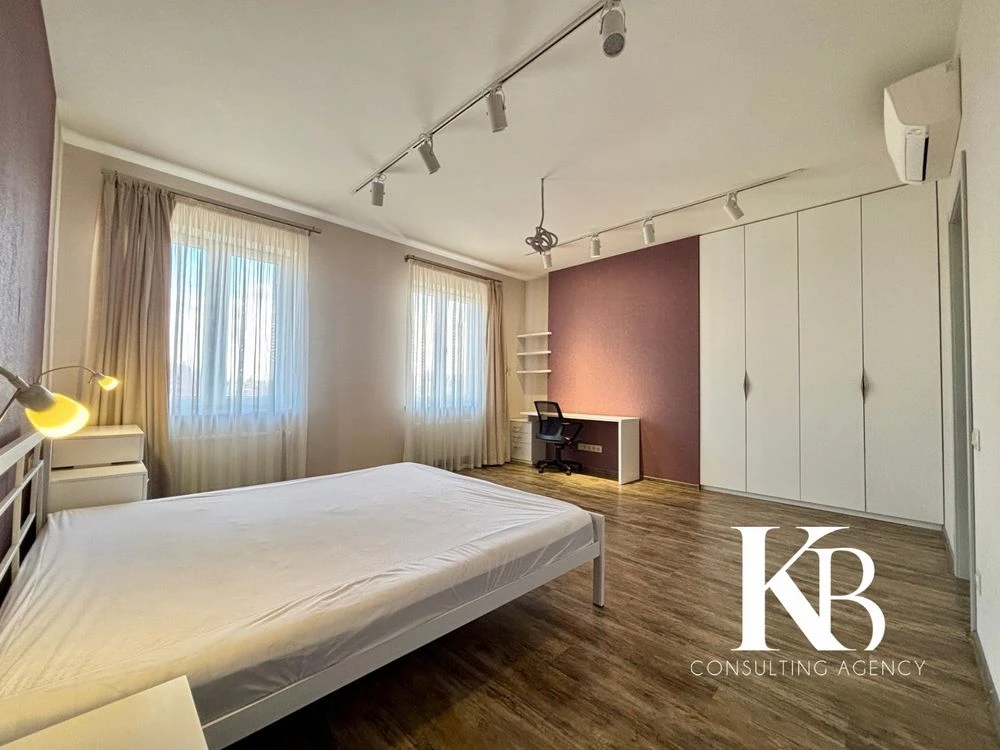 For sale 2-bedroom apartment (new construction) in the center, 75 sq m with renovation