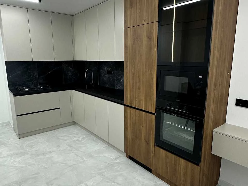 Apartment. Ivano-Frankivsk, Flotska St.