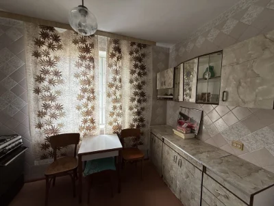 Трьохкімнатна квартира на Намиві,берег.Квадратний хол.8/10.