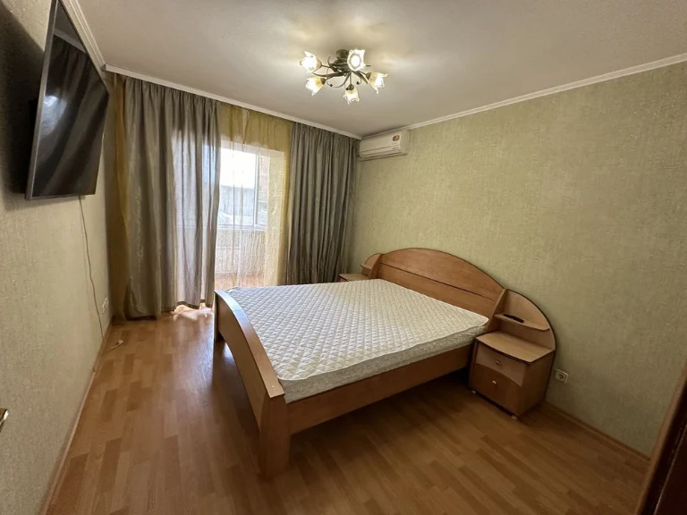 Sale of a good 4-room apartment in a new building built in 2002 in the center