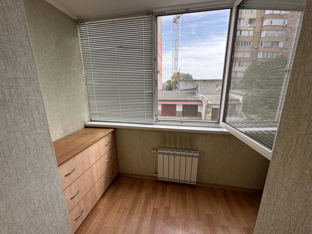 Sale of a good 4-room apartment in a new building built in 2002 in the center