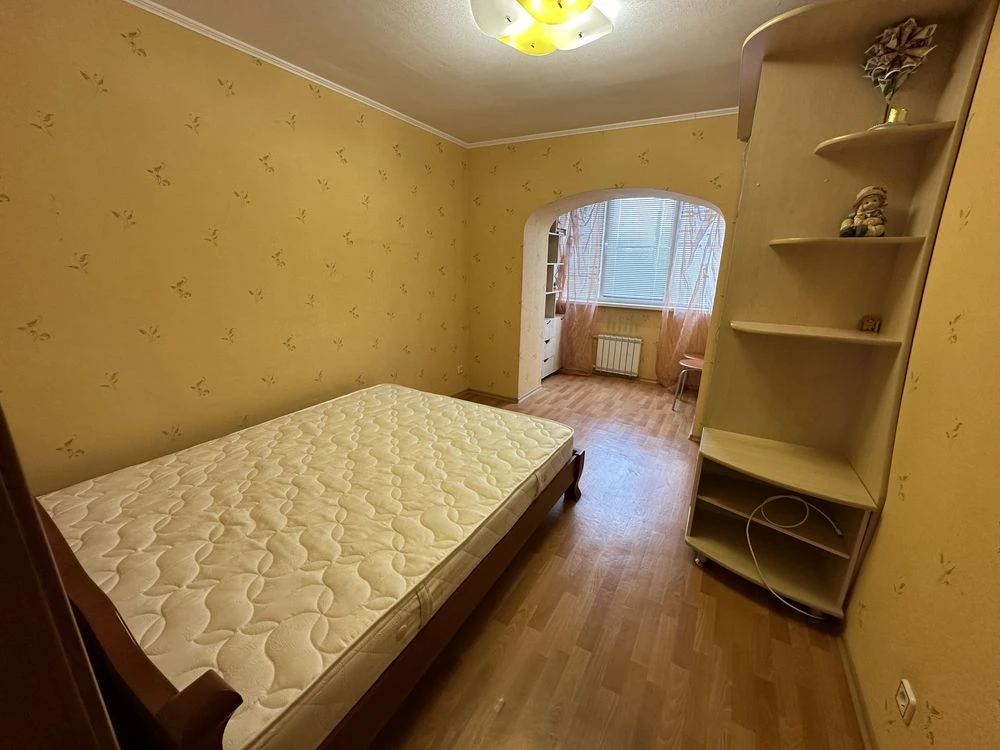 Sale of a good 4-room apartment in a new building built in 2002 in the center