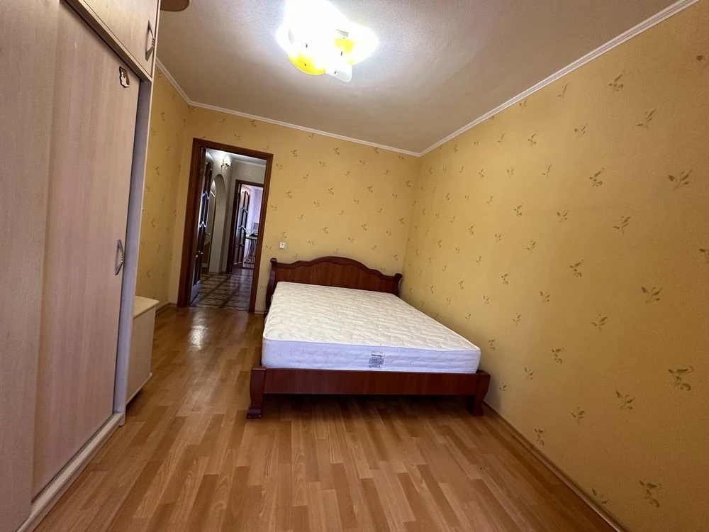 Sale of a good 4-room apartment in a new building built in 2002 in the center