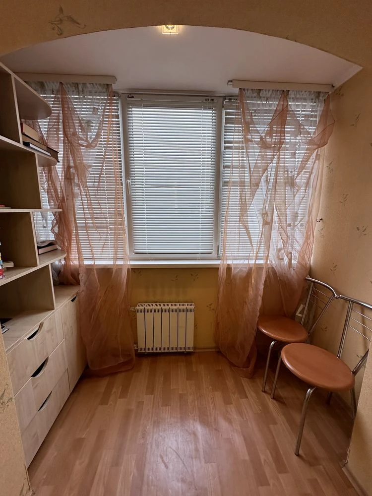 Sale of a good 4-room apartment in a new building built in 2002 in the center