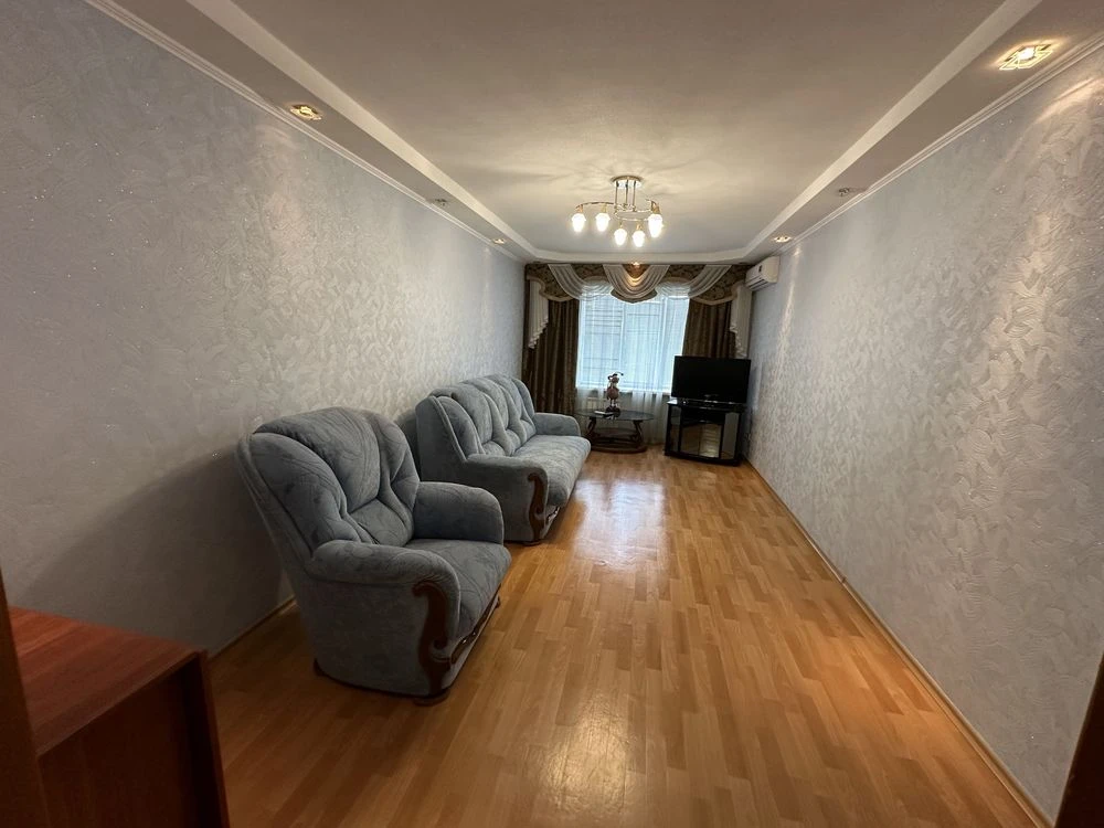 Sale of a good 4-room apartment in a new building built in 2002 in the center