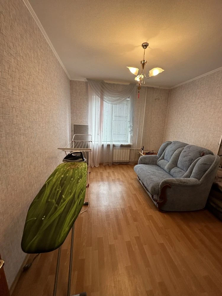 Sale of a good 4-room apartment in a new building built in 2002 in the center