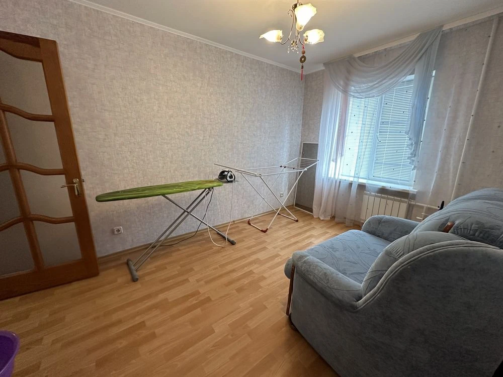Sale of a good 4-room apartment in a new building built in 2002 in the center