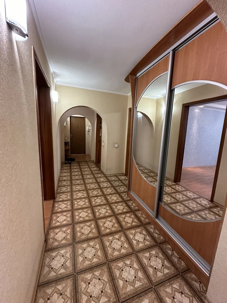Sale of a good 4-room apartment in a new building built in 2002 in the center