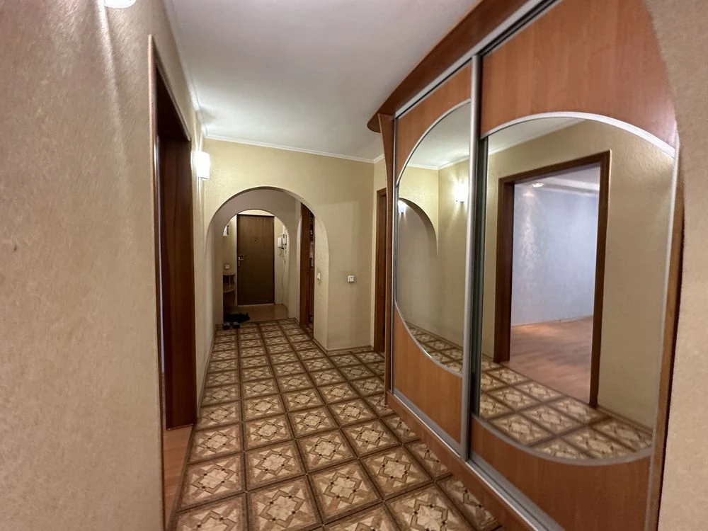 Sale of a good 4-room apartment in a new building built in 2002 in the center