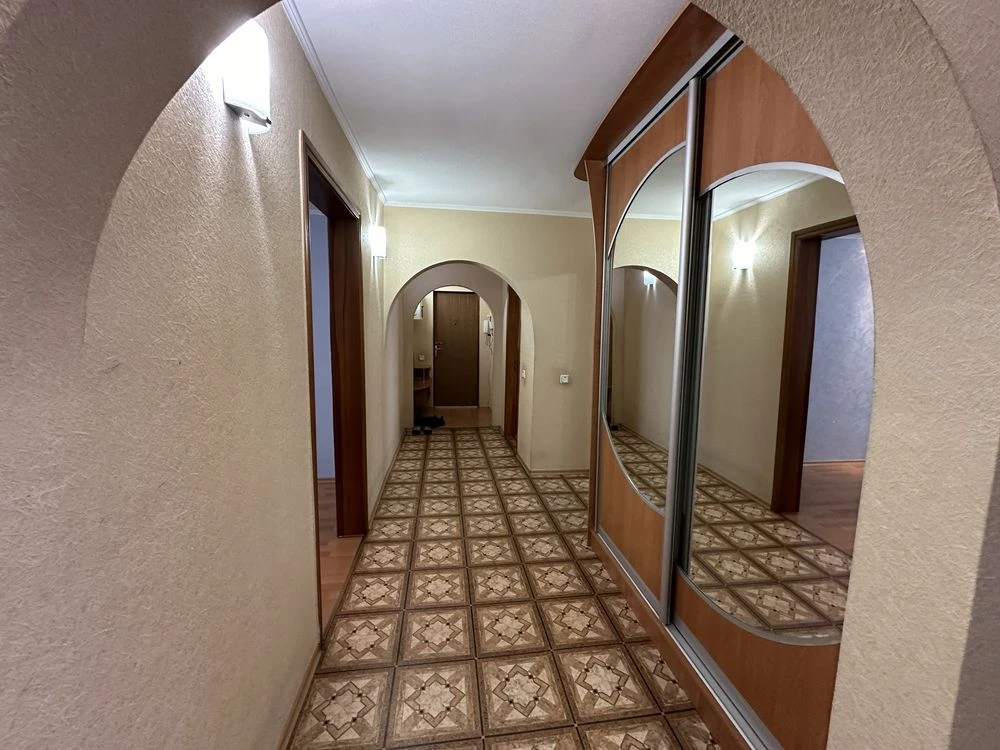 Sale of a good 4-room apartment in a new building built in 2002 in the center
