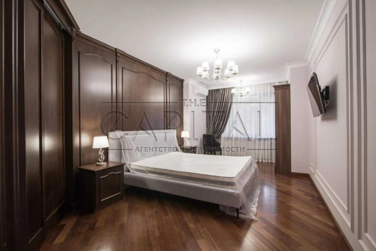 3 этажа / Продажа 3-комнатной квартиры ул. Старонаводницька 180 м2 /
