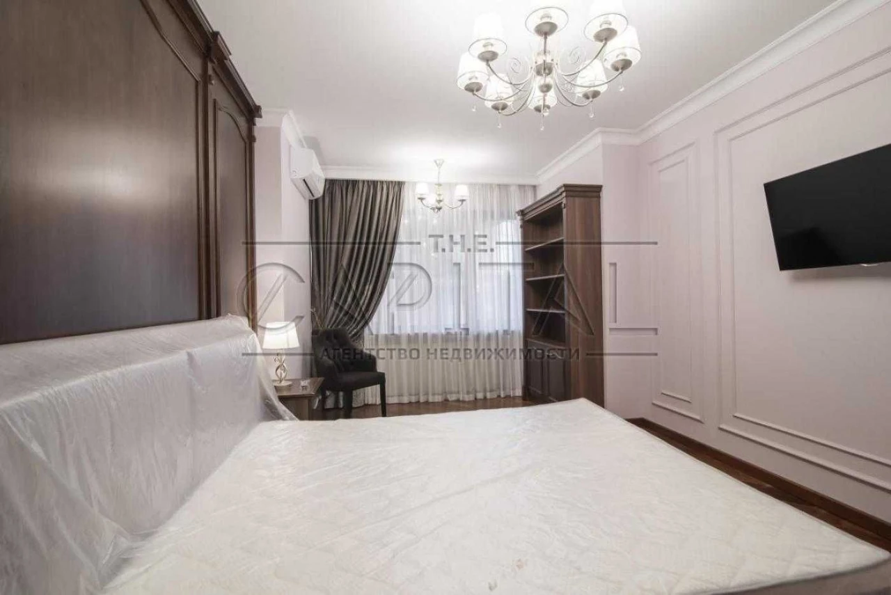 3 этажа / Продажа 3-комнатной квартиры ул. Старонаводницька 180 м2 /