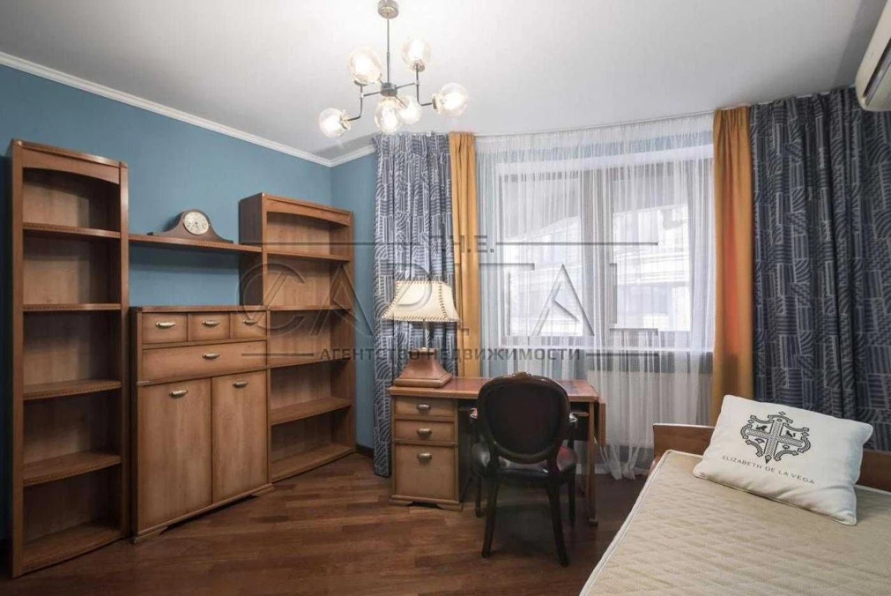 3 этажа / Продажа 3-комнатной квартиры ул. Старонаводницька 180 м2 /
