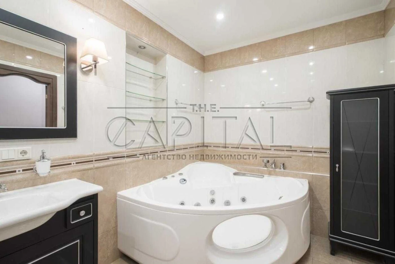 3 этажа / Продажа 3-комнатной квартиры ул. Старонаводницька 180 м2 /