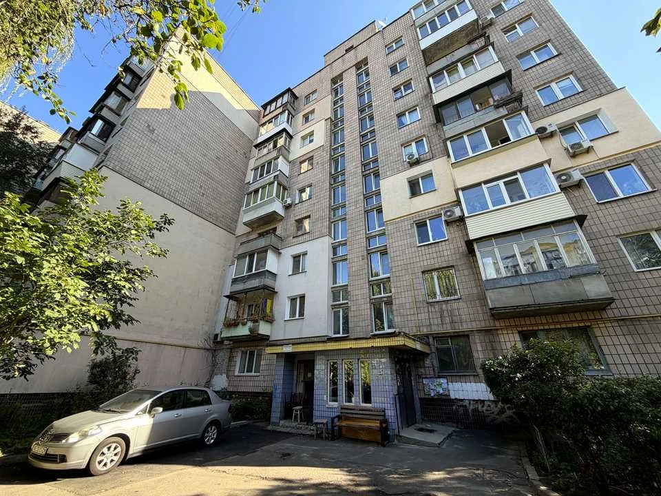 Apartment. Kyiv, Chokolivsky Buliv.