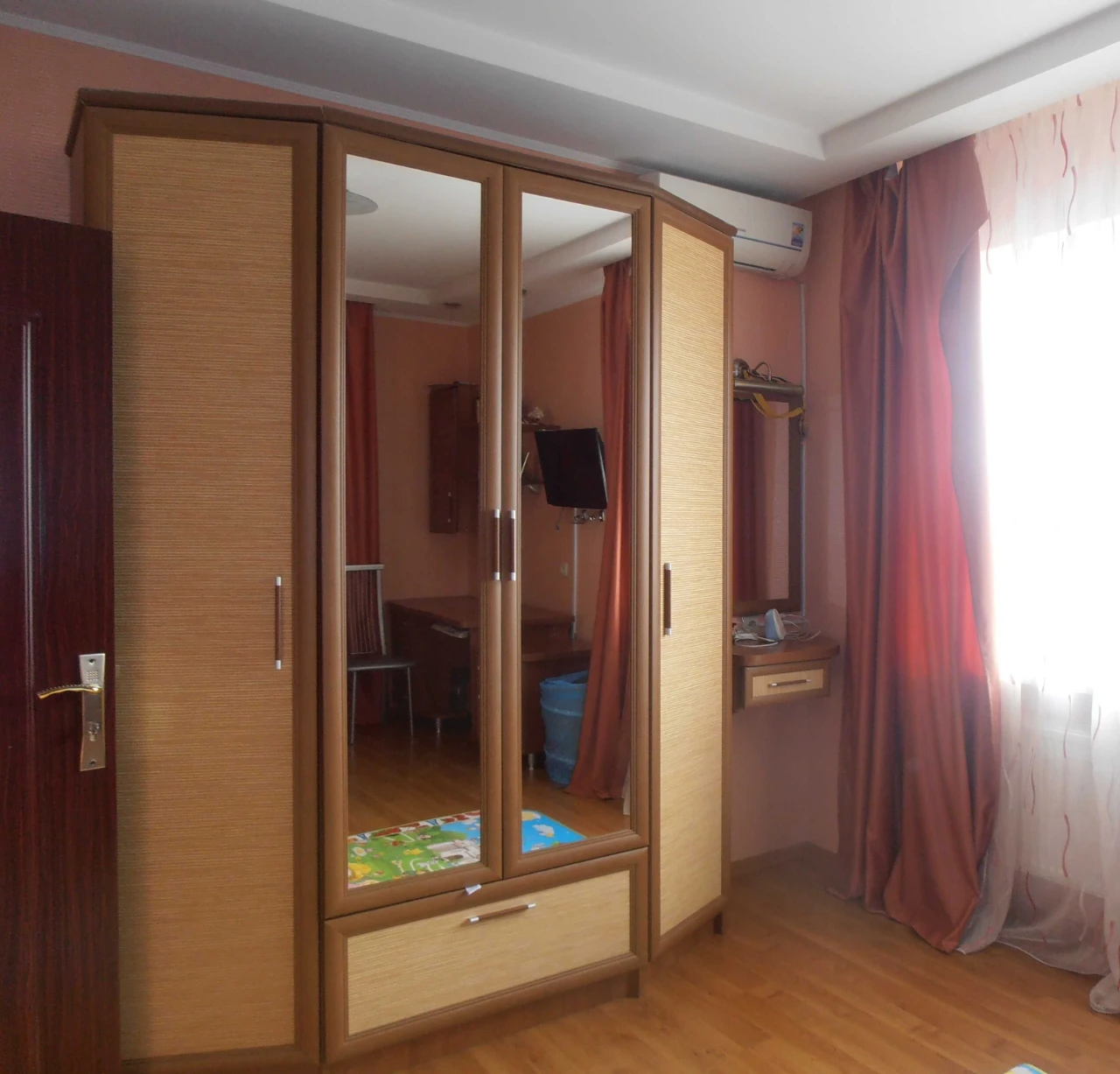 Продам 3 кімнатну квартиру в районі ТРЦ Україна
