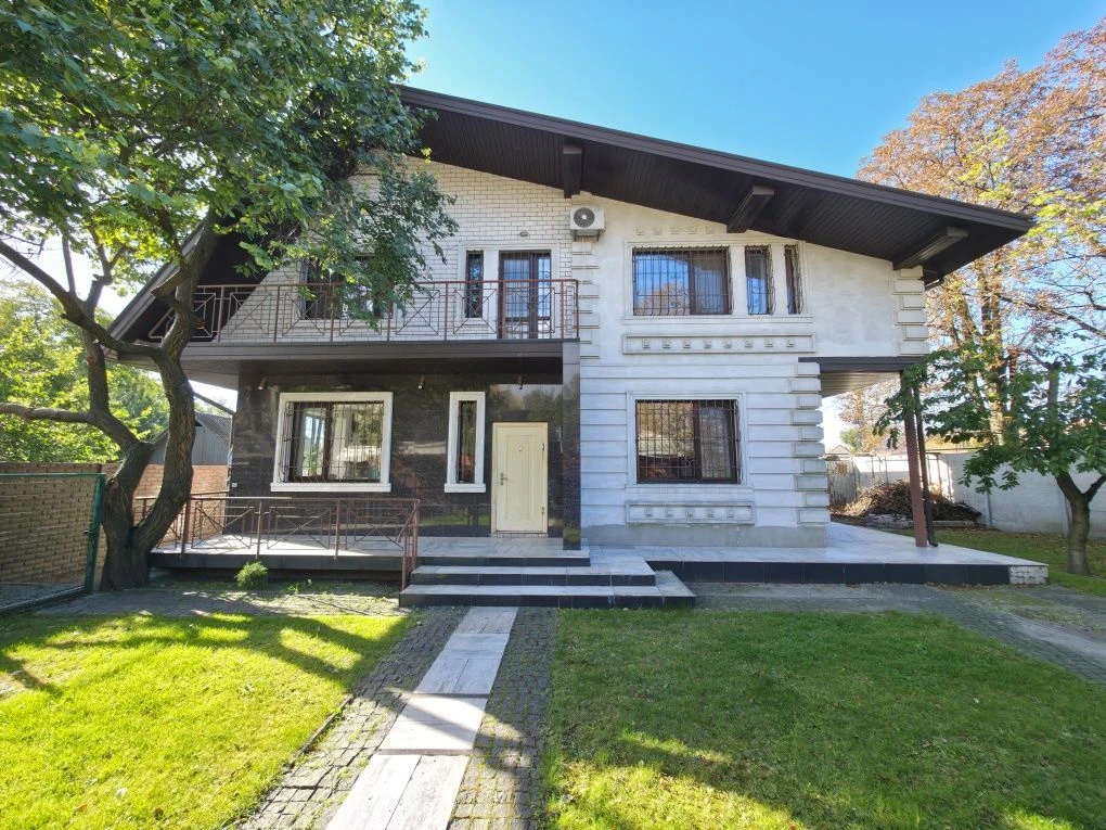 Sale of a luxurious house on Metalurgov Street