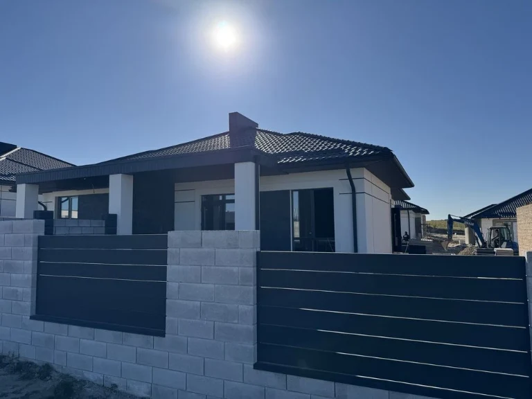 For sale cottage with city utilities and gas, Harmony district