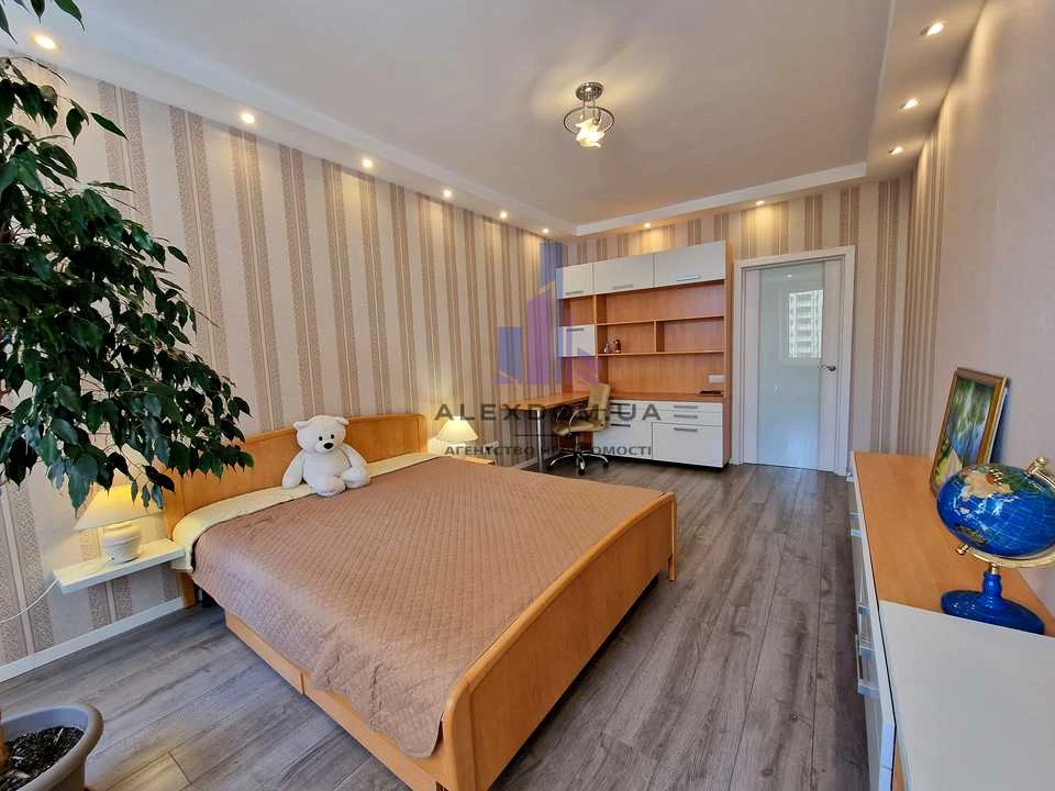 Квартира. Київ, Олевська вул.