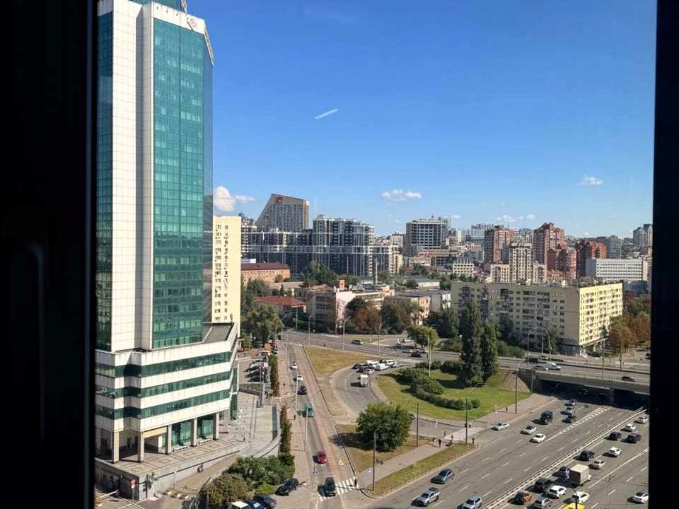 Apartment. Kyiv, Berezaysky Prospect.