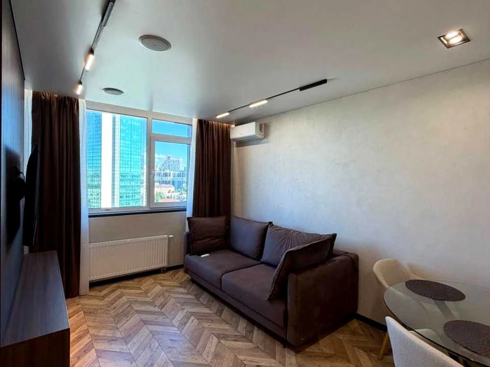 Apartment. Kyiv, Berezaysky Prospect.