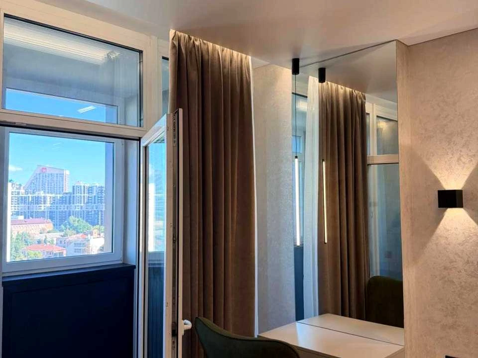 Apartment. Kyiv, Berezaysky Prospect.