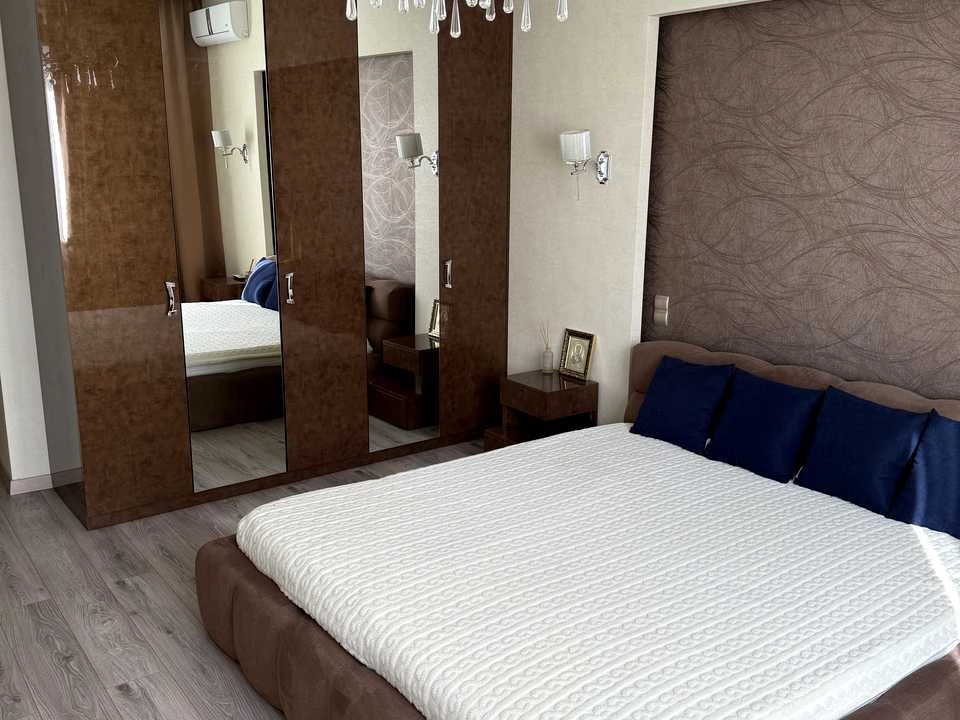 Apartment. Kyiv, Business Street