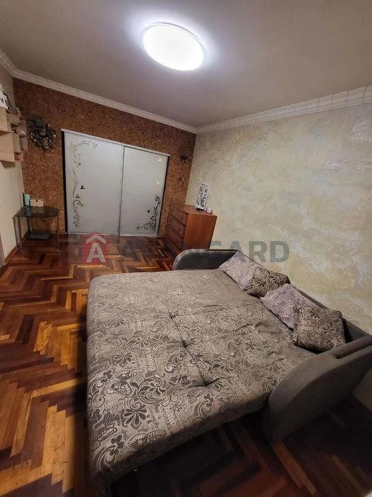 Продам 2шку в центрі Пісків Сертифікат Так