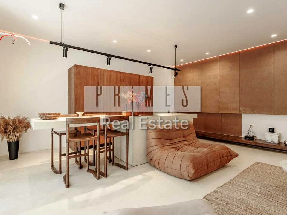 Apartment. Kyiv, Predslavin Street