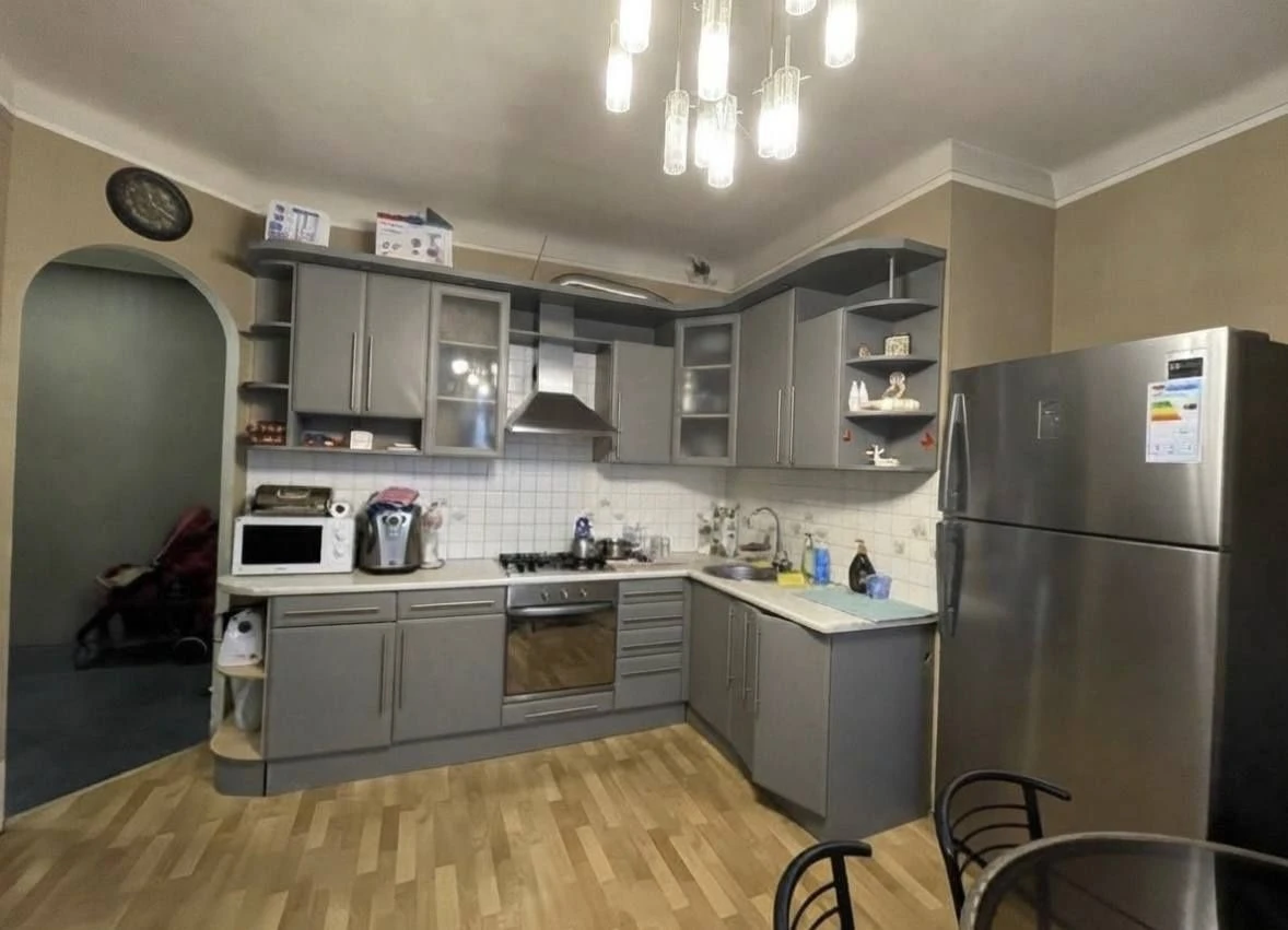 For sale 2-room apartment with major renovation in KhTZ