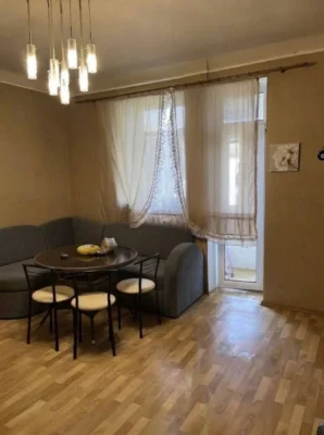 For sale 2-room apartment with major renovation in KhTZ