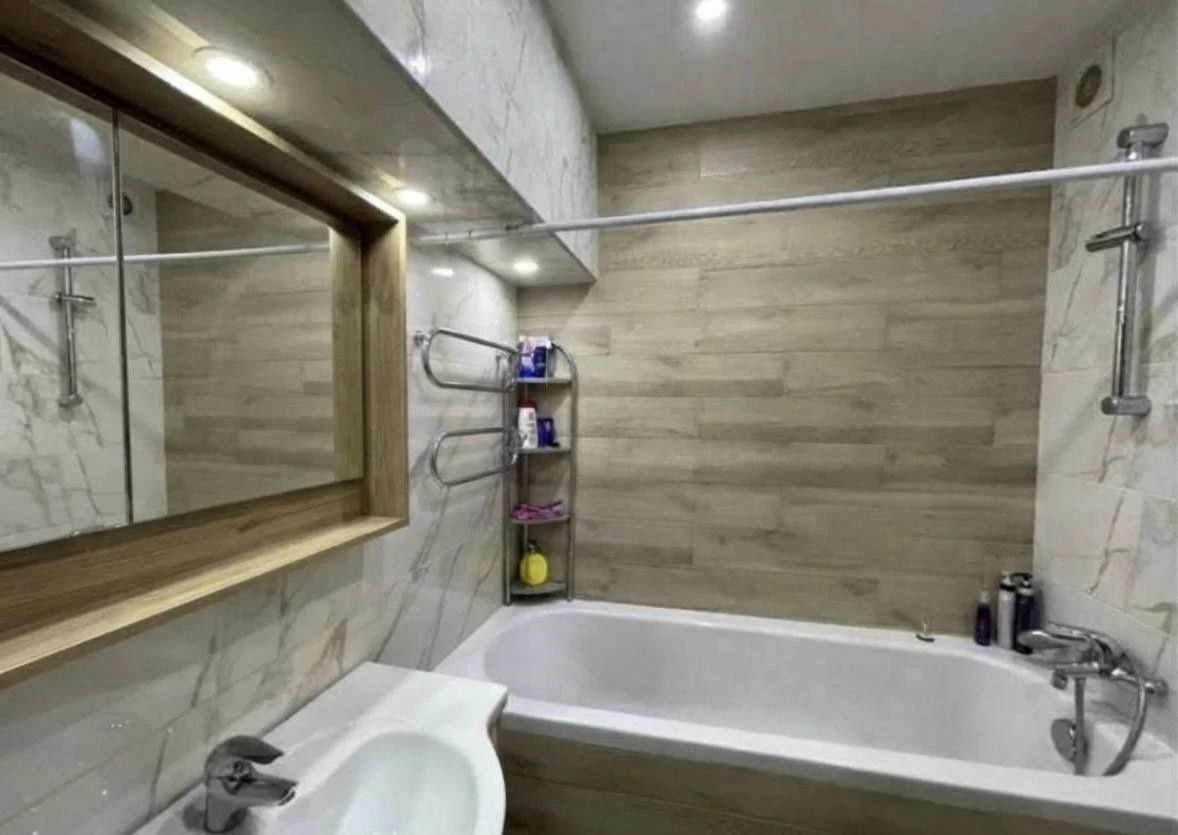 For sale 2-room apartment with major renovation in KhTZ