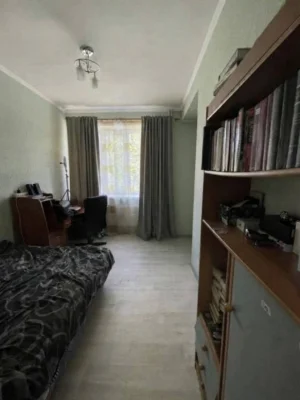 For sale 2-room apartment with major renovation in KhTZ