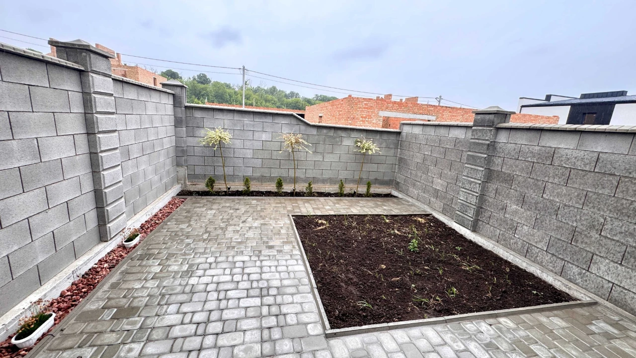 For sale cottage with renovation, gas heating, city utilities