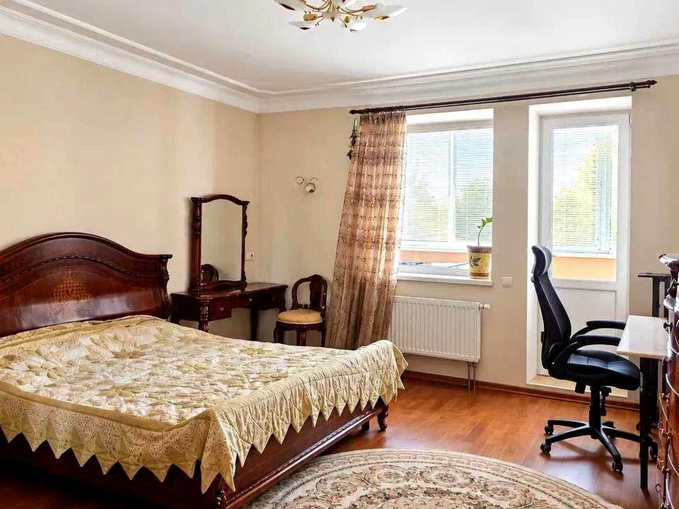 Квартира. Київ, Голосіївська вул.