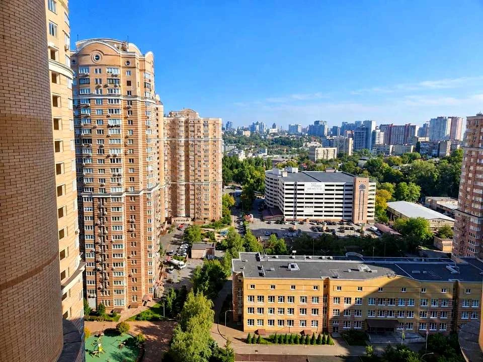 Квартира. Київ, Голосіївська вул.
