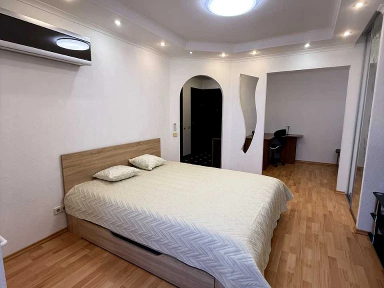 Apartment. Kyiv, Demіїvska St.