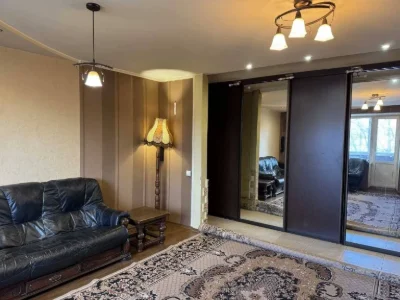 For sale 3-room apartment, Kyiv, Holosiiv, Lomonosov Street, 24