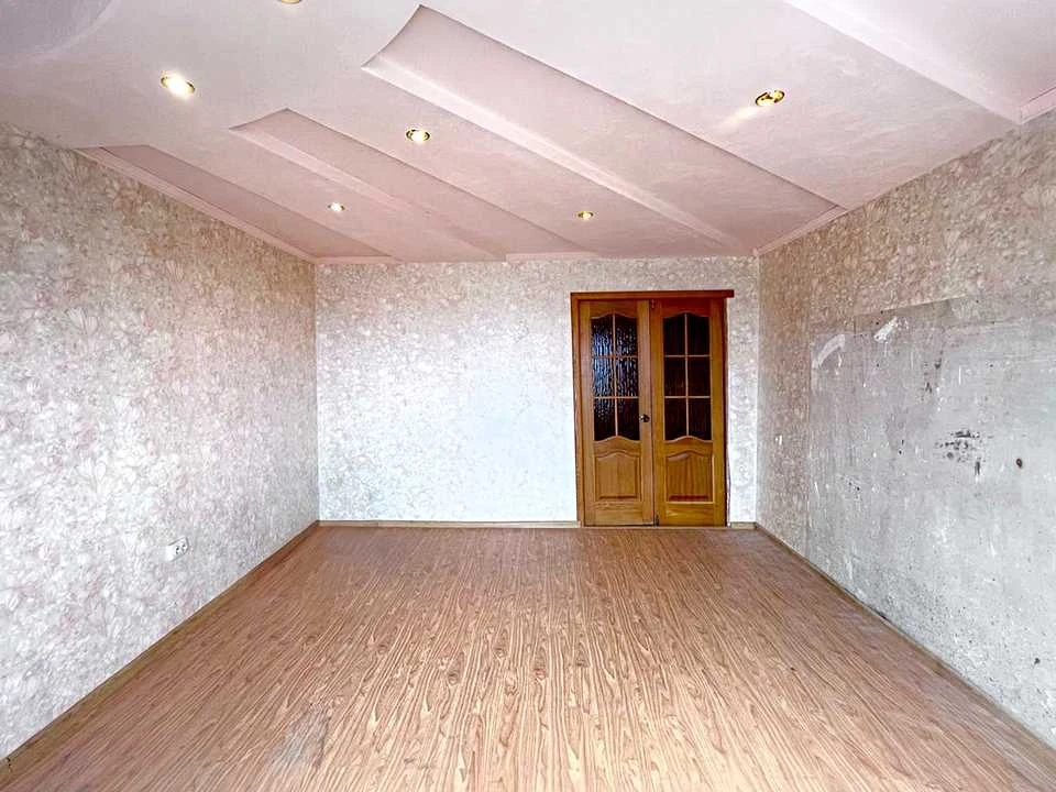 Apartment. Dnipro, Semaforna St.