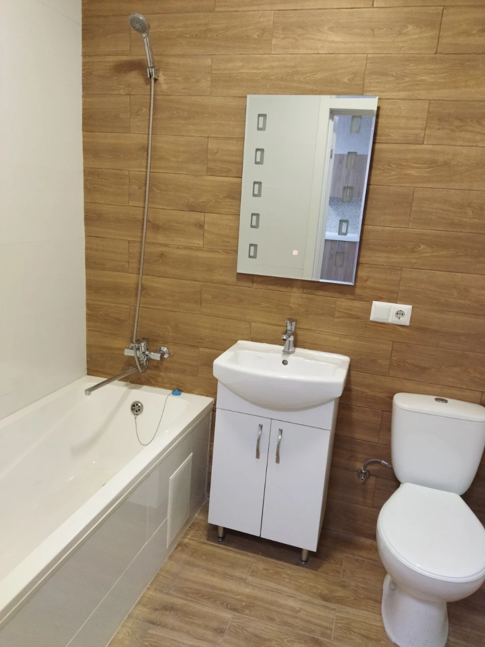 For Sale: 2-bedroom apartment in a new building in the Ptitka residential complex near Akimova metro station.