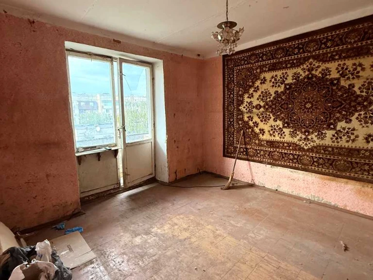 Apartment. Uzhhorod, Romana Shukhyevych St.