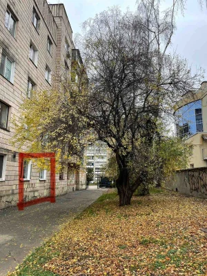 Продам 3 кім  центр Короленка - можна під комерцію